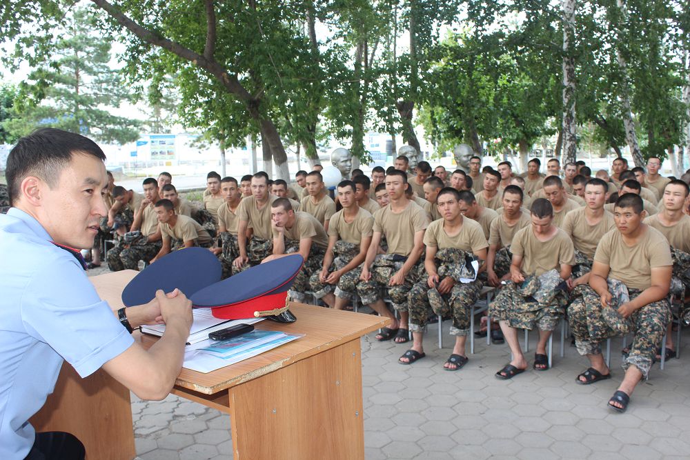 جاستار جىلى پوليتسيا دەپارتامەنتى جاستارعا قولداۋ كورسەتەدى