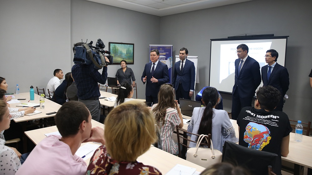 اسقار مامين «جاس كاسىپكەر» جانە «باستاۋ بيزنەس» الەۋمەتتىك جوبالارىن ىسكە اسىرۋ بارىسىمەن تانىستى