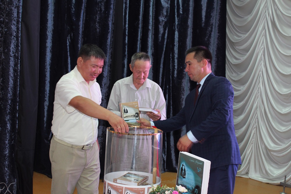 ورالدا «جاڭابۇلاق تاريحى» اتتى مونوگرافياسىنىڭ تۇساۋكەسەرى ءوتتى