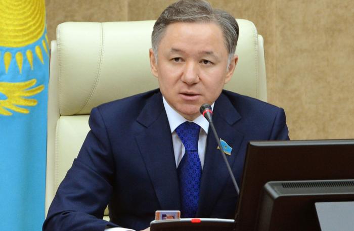 نۇرلان نىعماتۋلين اباي ولەڭدەرىن وقۋ ەستافەتاسىن قولدادى (ۆيدەو)