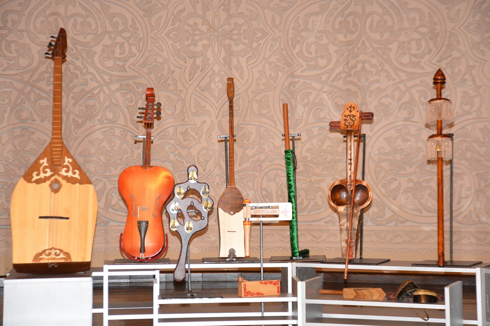 حالىق مۋزىكالىق اسپاپتار مۋزەيىندە تانىمدىق ەكسكۋرسيالار وتۋدە