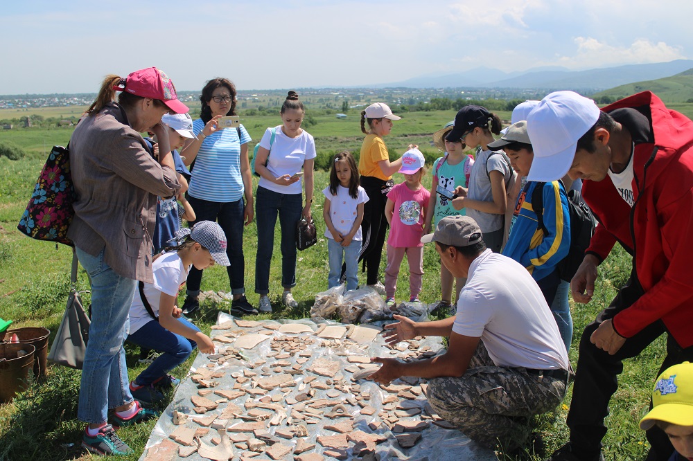 جاس ارحەولوگتار كونە قالالارعا ساياحاتتادى