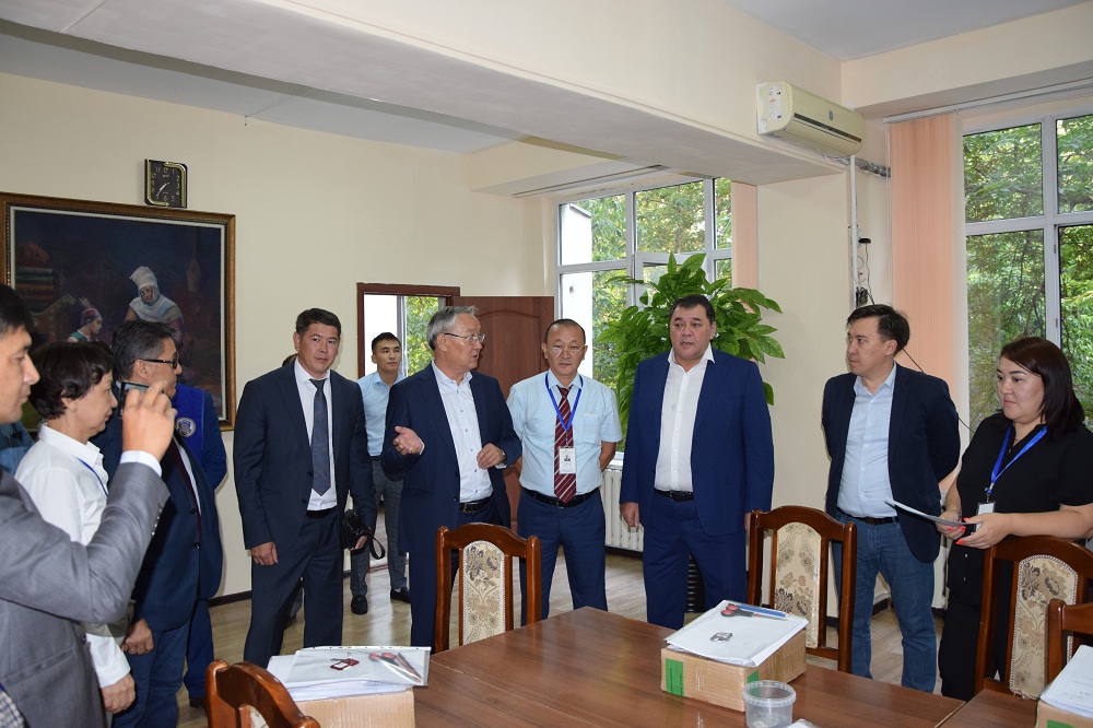 اباي ۋنيۆەرسيتەتى GMAT فورماتىندا كەشەندى تەستىلەۋ وتكىزدى