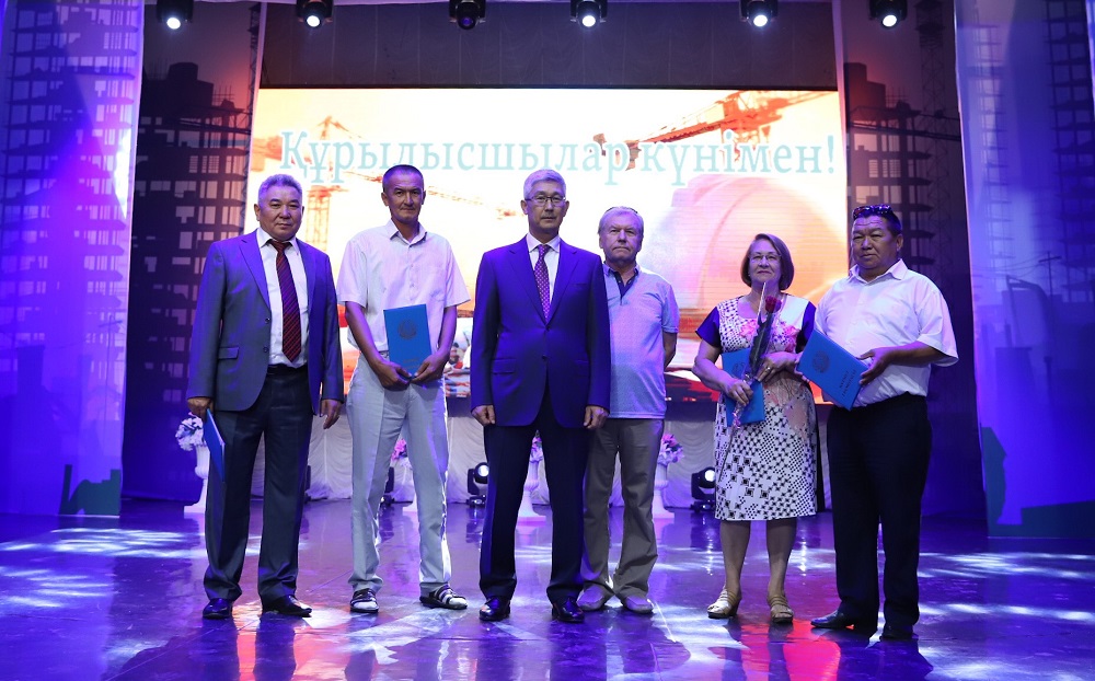 ماڭعىستاۋدا قۇرىلىسشىلارعا قۇرمەت كورسەتىلدى