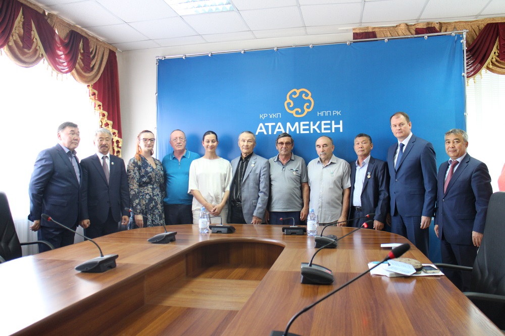 قوستانايدا قۇرىلىسشىلار ماراپاتتالدى