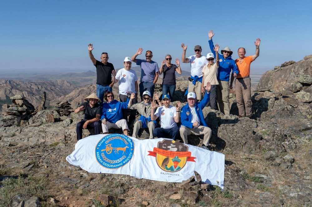 قازاقستان دوستارىنىڭ ەۋروپالىق توبى ەلىمىزدىڭ كيەلى جەرلەرىمەن تانىستى