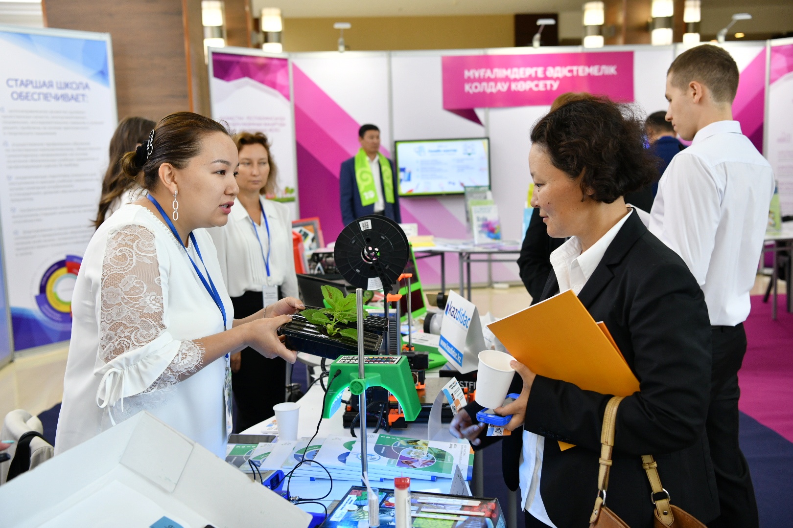 پرەزيدەنت ۇستازداردىڭ ءتۇرلى شارالارعا جۇمىلدىرۋىنا بايلانىستى پىكىرىن ءبىلدىردى