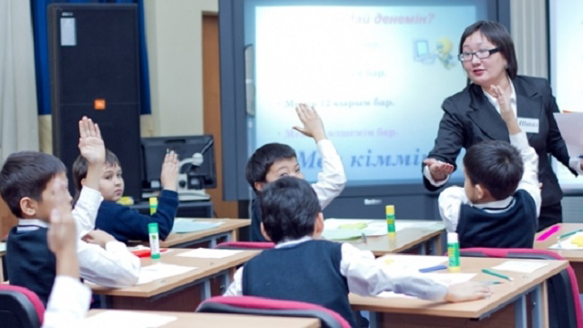 الماتى اكىمى مۇعالىمنىڭ مارتەبەسىن كوتەرۋ جانە ولارعا قولداۋ كورسەتۋ شارالارى تۋرالى ايتتى