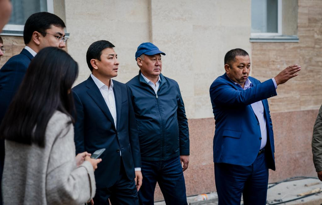 التاي كولگىنوۆ ەلورداداعى جاڭا مەكتەپتىڭ قۇرىلىسىمەن تانىستى