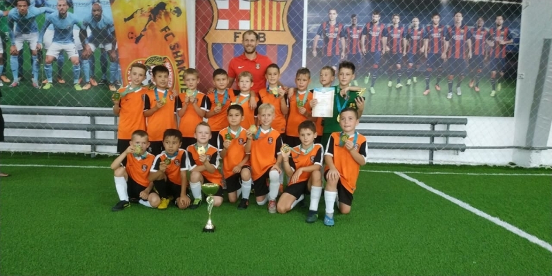 قاراعاندىنىڭ جاس فۋتبولشىلارى توپ جاردى