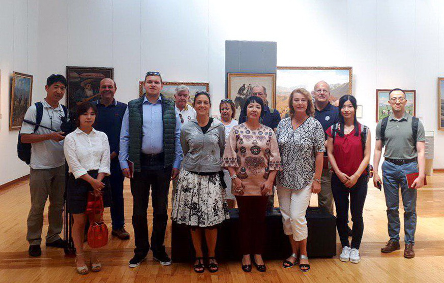 شەتەلدىك جۋرناليستەر: «قازاقستان ەڭ تالعامپاز تۋريستەرگە دە قىزىقتى»