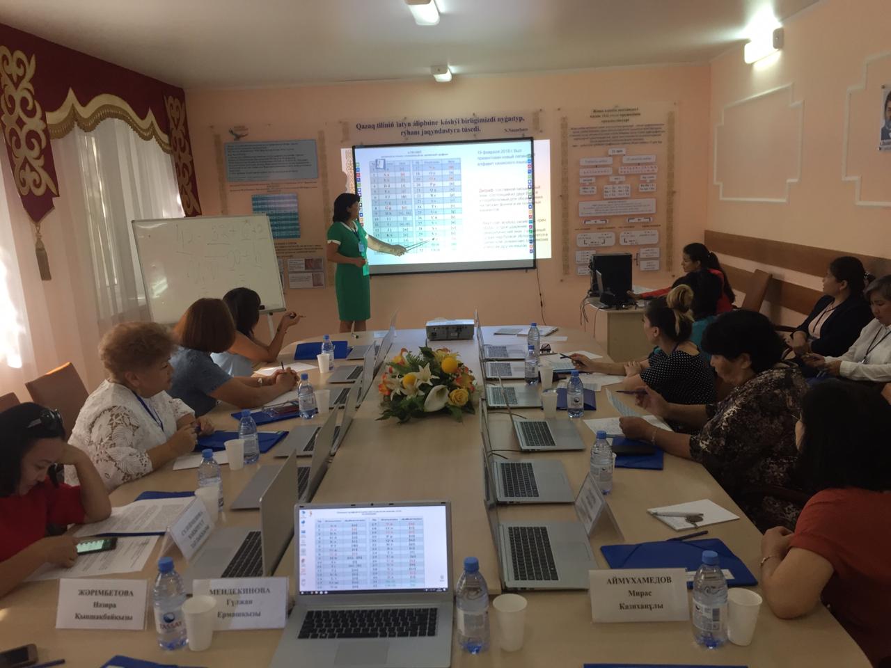 قوستانايدا رەسەيلىك قانداستارعا قازاق ءتىلىن ۇيرەتۋ سەمينار-ترەنينگى ءوتتى