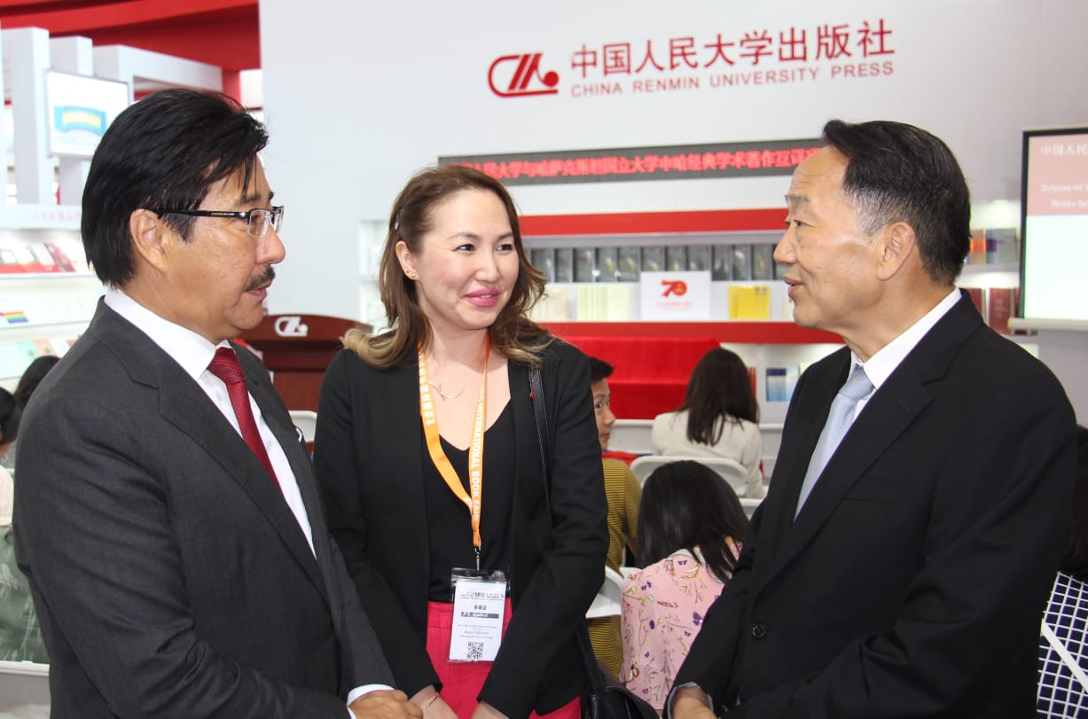 قىتايدا قازاقستاندىق عالىمنىڭ كىتابى جارىققا شىقتى