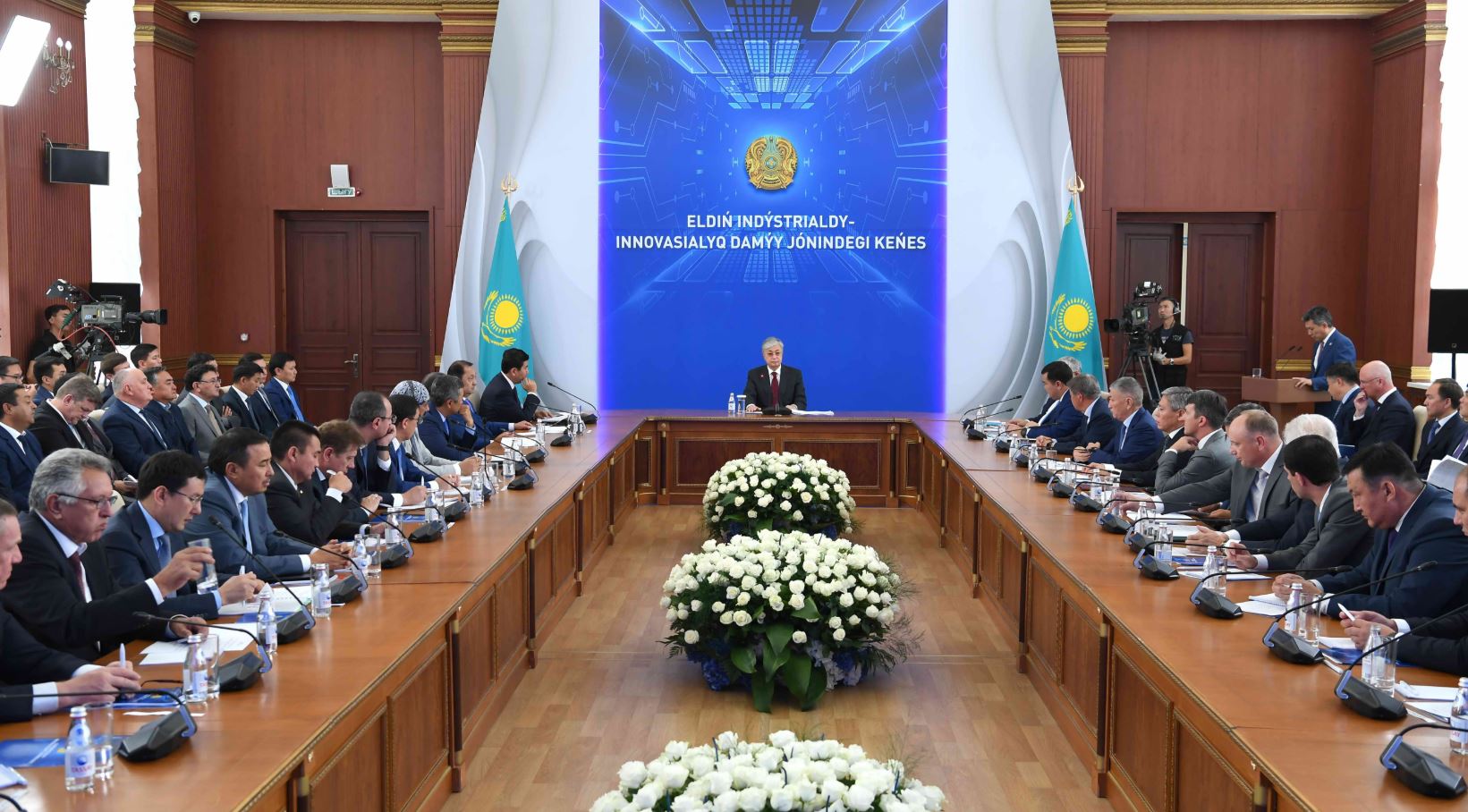 قاسىم-جومارت توقاەۆ قاراعاندىدا ەلىمىزدىڭ يندۋستريالىق-يننوۆاتسيالىق دامۋى جونىندە كەڭەس وتكىزدى