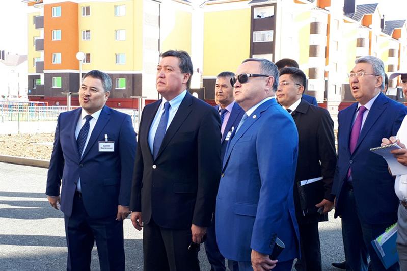 ۇكىمەت باسشىسى اقتوبەدە تۇرعىن ءۇي قۇرىلىسىمەن تانىستى