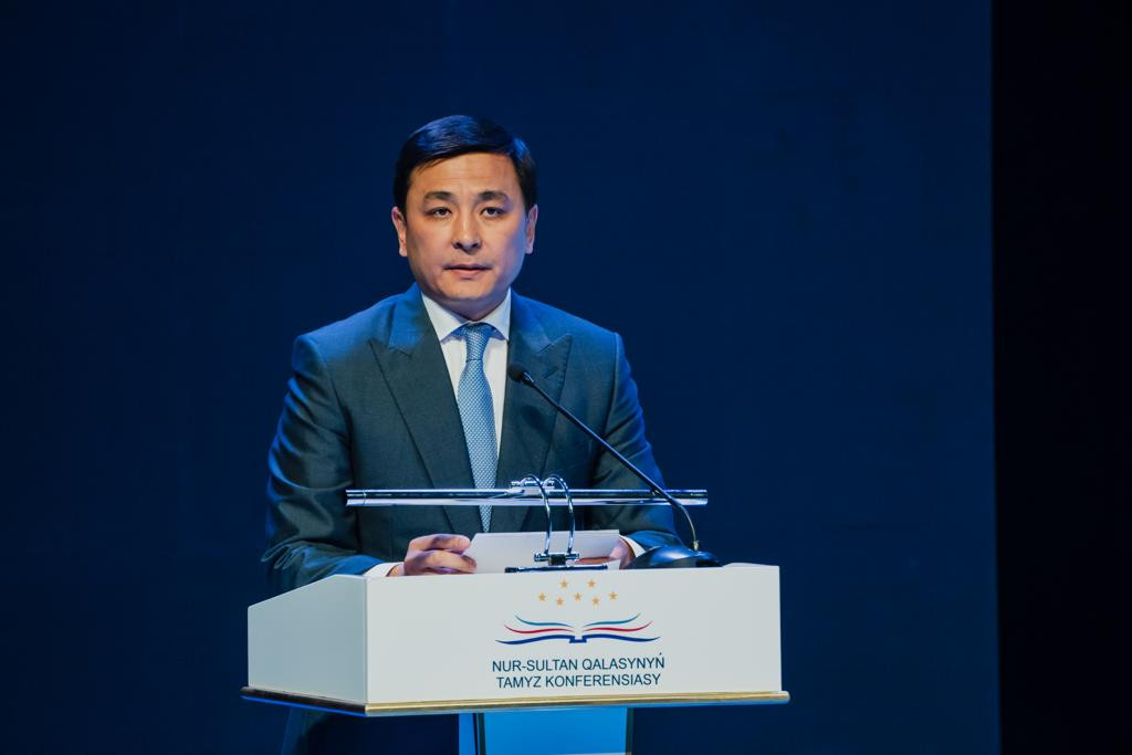 التاي كولگىنوۆ ەلوردالىق ۇستازدارعا تۇرعىن ءۇي سەرتيفيكاتتارىن تابىستادى