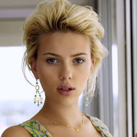 سكارلەت يوحانسسون –  الەمنىڭ ەڭ باي اكتريساسى