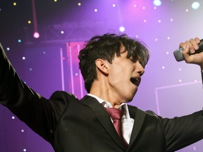 ديماش قۇدايبەرگەن "نوۆايا ۆولنا" بايقاۋىندا ونەر كورسەتتى (ۆيدەو)