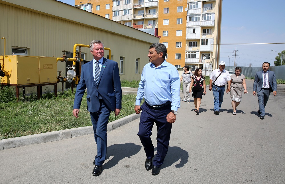 سەناتور ۆ.ۆولكوۆ الماتى وبلىسىندا تۇرعىندارمەن كەزدەسۋ وتكىزدى