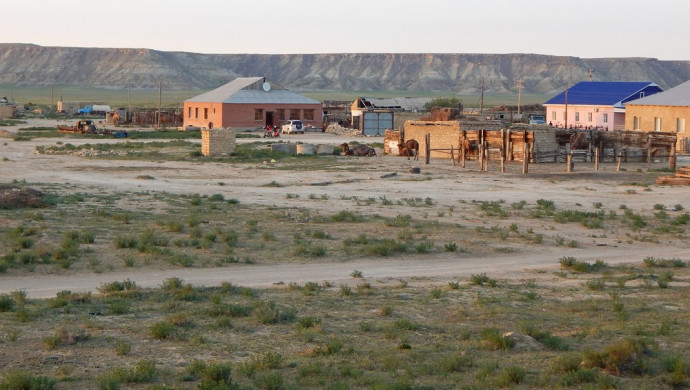 اقتوبەدە اۋىل تۇرعىندارى كوپىر سالىپ الدى