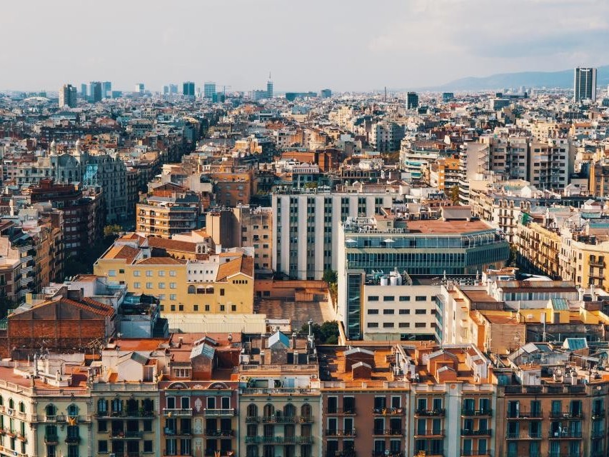 بارسەلونادا بۇزاقىلار كوبەيگەن