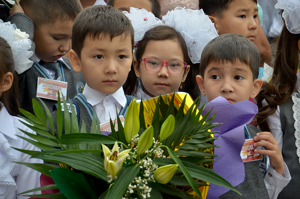 اتا-انالارعا كەڭەس: بالانى مەكتەپكە قالاي دايىنداۋ كەرەك