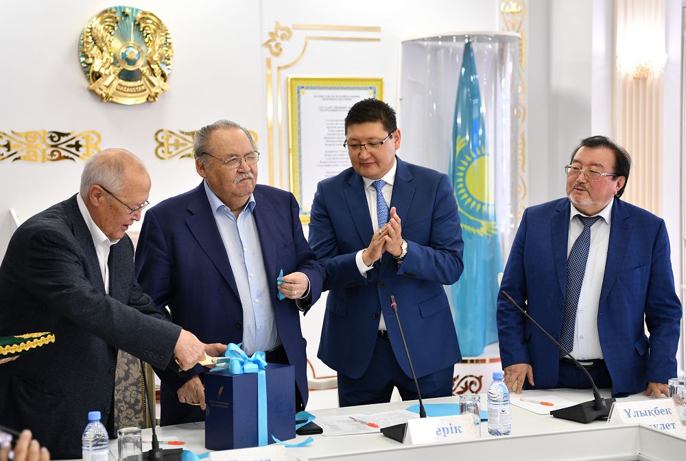 ولەڭسۇيەر وقىرمان ءۇشىن تاماشا تارتۋ