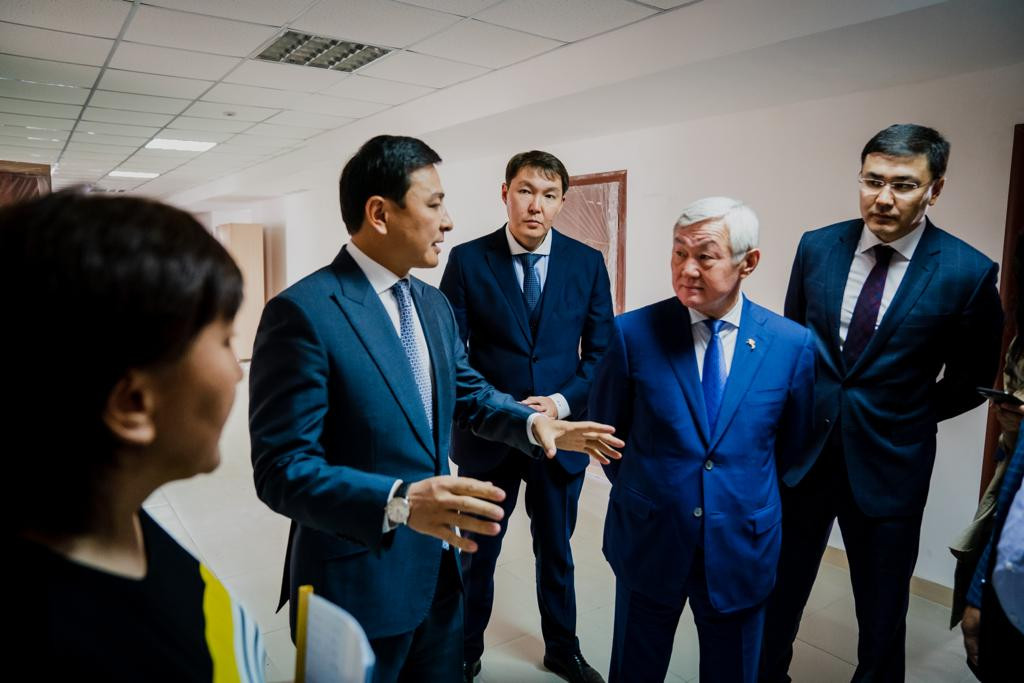 ۆيتسە-پرەمەر مەن ەلوردا اكىمى مەكتەپ قۇرىلىسىنىڭ بارىسىمەن تانىستى