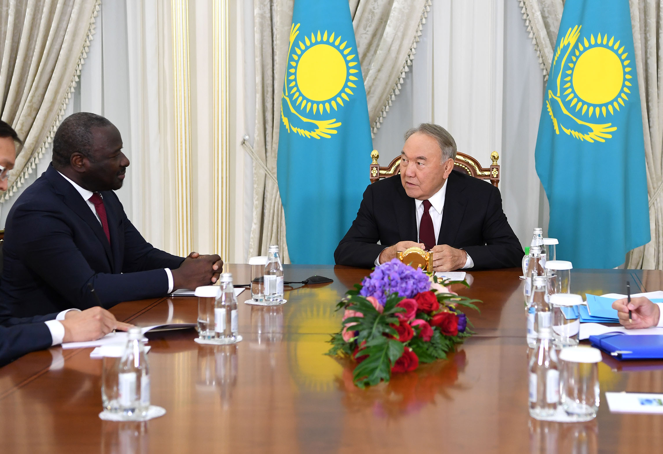 تۇڭعىش پرەزيدەنت يادرولىق سىناقتارعا جاپپاي تىيىم سالۋ تۋرالى شارت ۇيىمىنىڭ اتقارۋشى حاتشىسى لاسسينا زەربومەن كەزدەستى