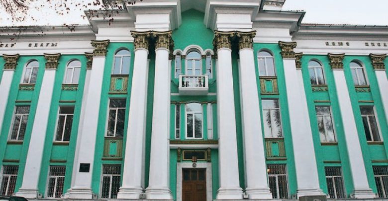 ويلى شارۋانىڭ بىرەگەيى