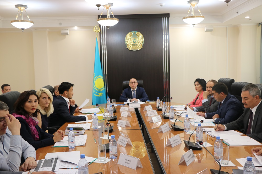 اقپاراتقا قول جەتكىزۋ ماسەلەلەرى جونىندەگى كوميسسيانىڭ كەزەكتى وتىرىسى ءوتتى