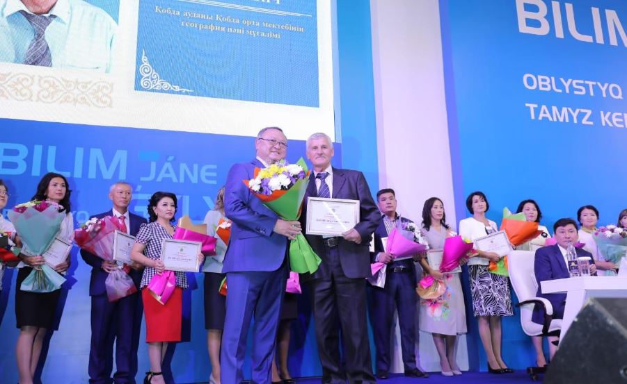 اقتوبەلىك تاربيەشىلەردىڭ جالاقىسى 166 مىڭعا دەيىن كوتەرىلەتىن بولادى