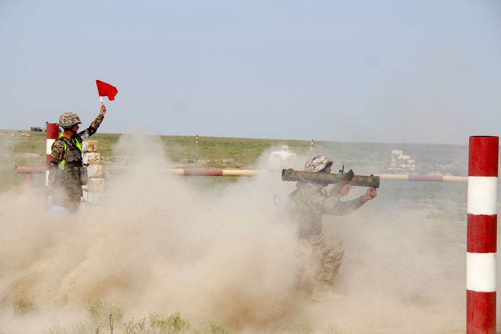 رحبق بولىمشەلەرى العاش رەت رەت جاياۋ اسكەرىنىڭ رەاكتيۆتىك وگنەمەتتەرىنەن جاۋىنگەرلىك اتىستارىن وتكىزدى