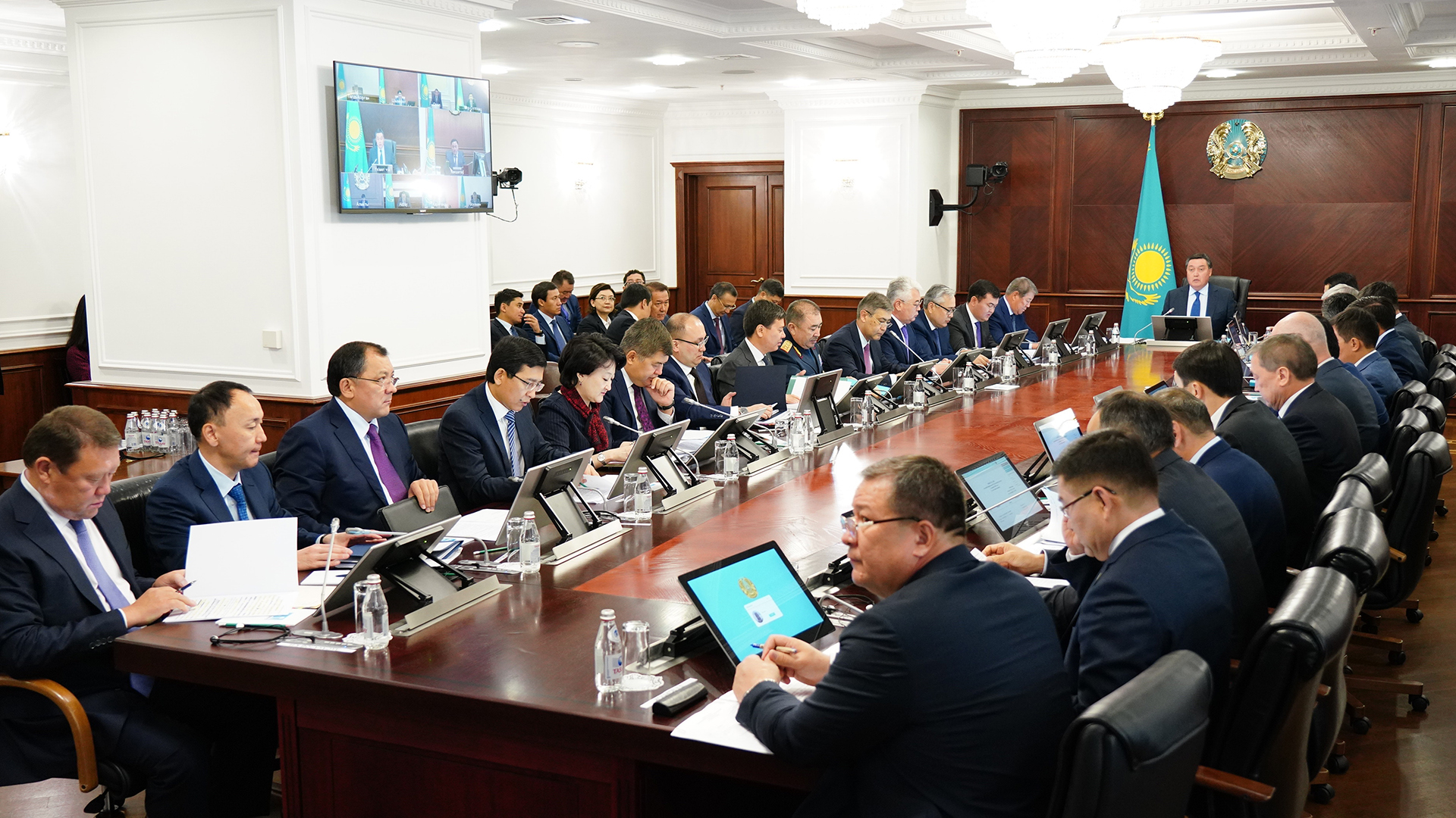 پرەمەر-مينيستر ەگىن جيناۋ ناۋقانىنىڭ جۇرگىزىلۋ بارىسىن باعالادى