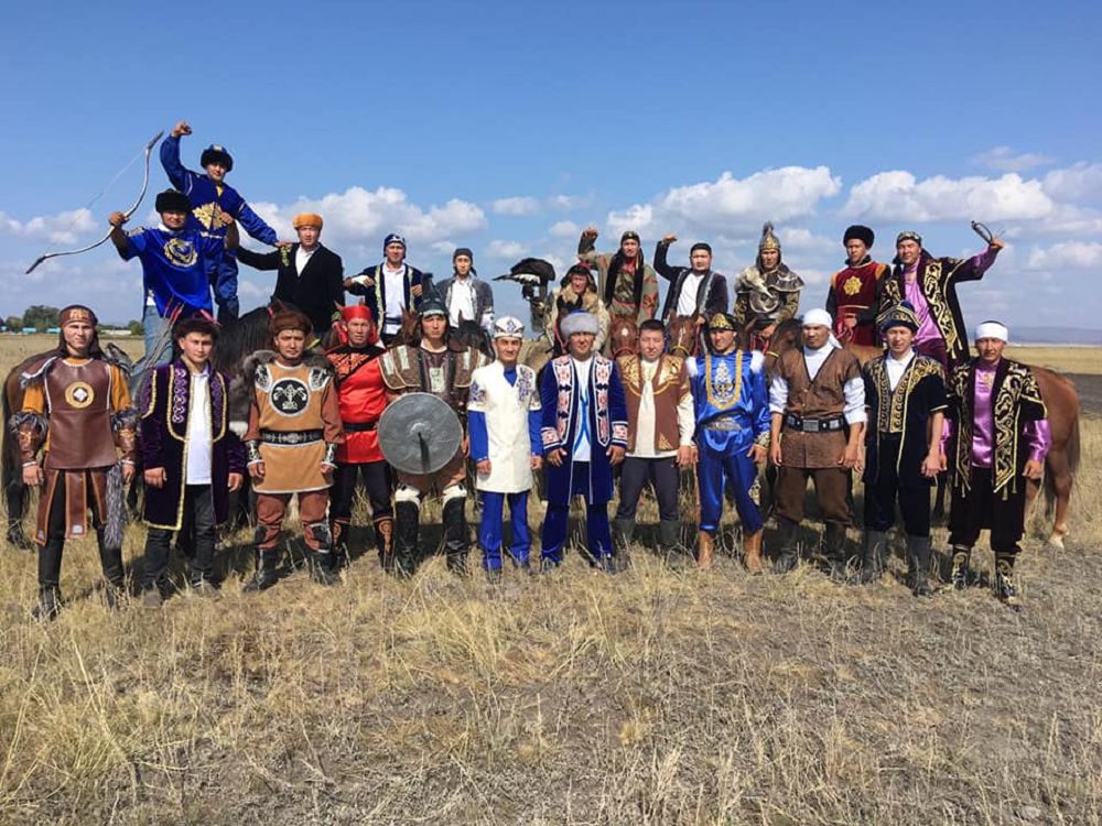 تولاعاي جىگىتتەر تولاعايدىڭ باۋرايىندا باس قوستى