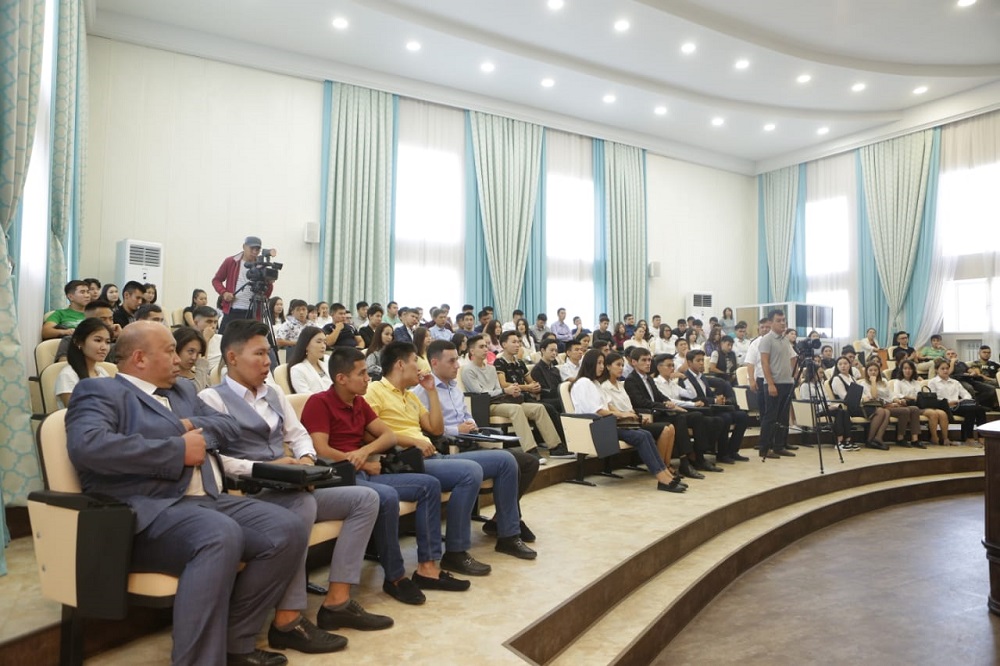 شىمكەنتتىڭ بارلىق ءبىلىم بەرۋ مەكەمەلەرىندە بىرىڭعاي ادالدىق ساعاتى ءوتتى