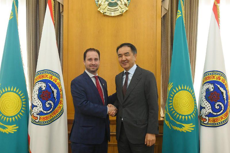 باقىتجان ساعىنتاەۆ قازاقستانداعى كانادانىڭ ەلشىسى نيكوليا برۋسسومەن كەزدەستى