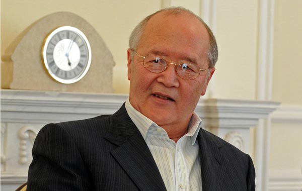 مۇرات اۋەزوۆ: حالىقپەن نيەتتەس ەكەنىن ءبىلدىردى