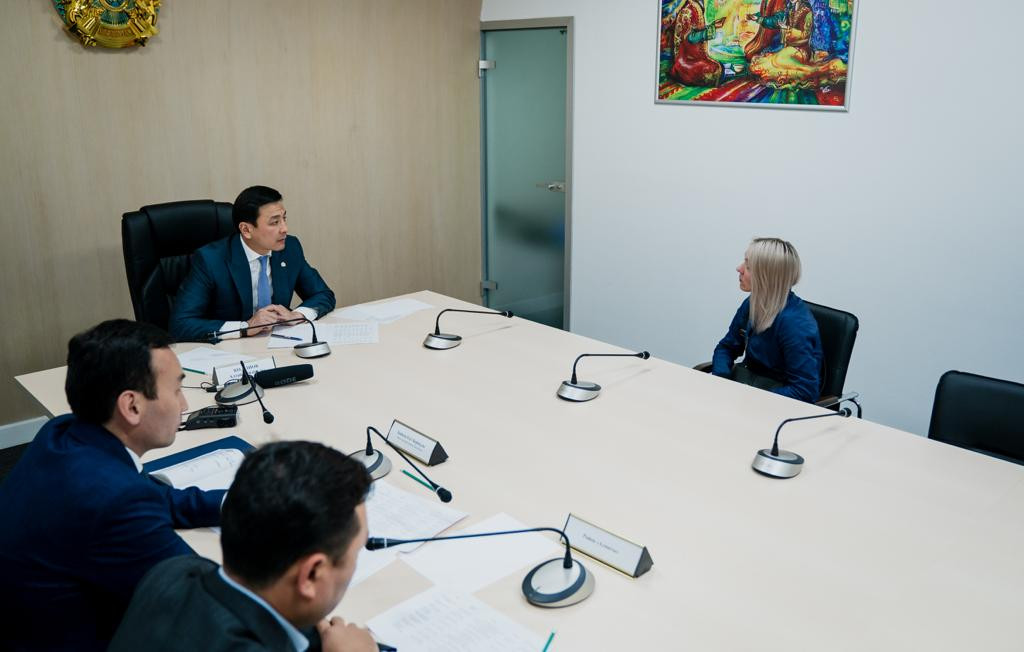 التاي كولگىنوۆ «جانۇيا» وتباسى ينستيتۋتىن قولداۋ ورتالىعىندا ازاماتتاردى قابىلدادى