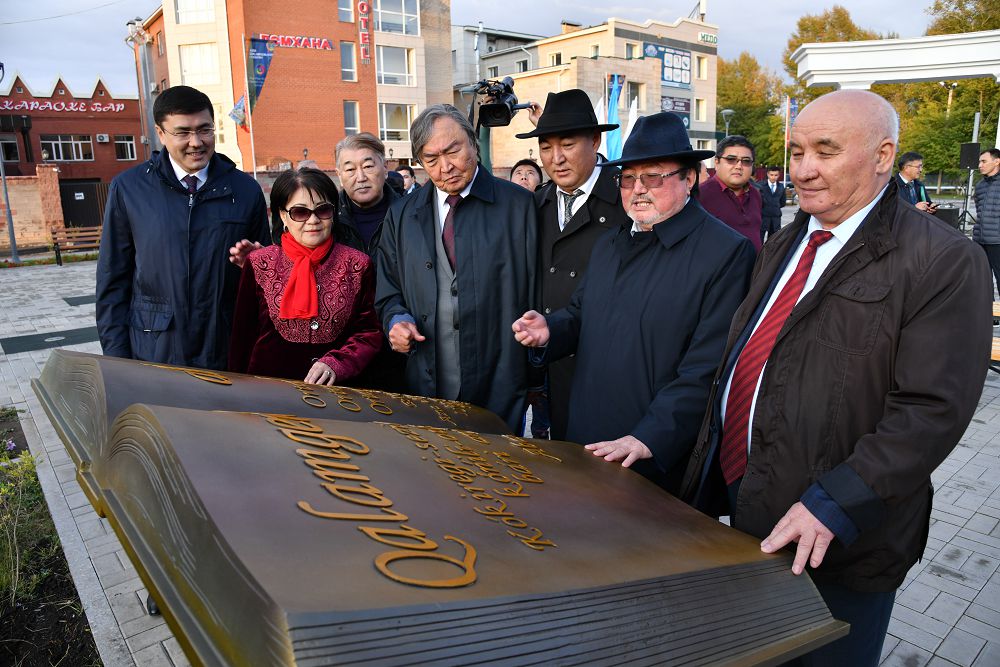 ەلوردادا «قالامگەرلەر اللەياسى» اشىلدى