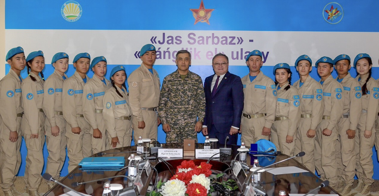 اقتوبەدە اسكەري-پاتريوتتىق تاربيە بەرۋ اياسىنداعى ىنتىماقتاستىق تۋرالى مەموراندۋمعا قول قويىلدى