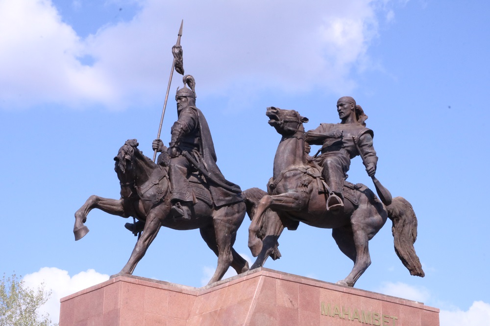 ورال قالاسىندا يساتاي مەن ماحامبەتكە ەسكەرتكىش اشىلدى