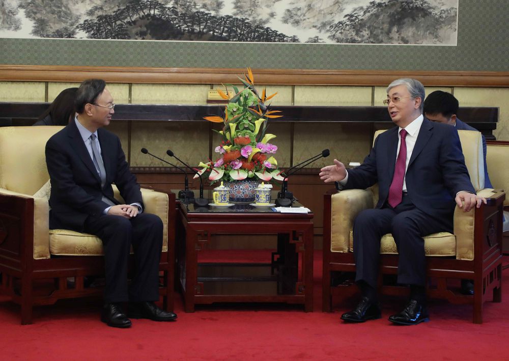 قازاقستان پرەزيدەنتى يان تسزەچيمەن كەزدەستى