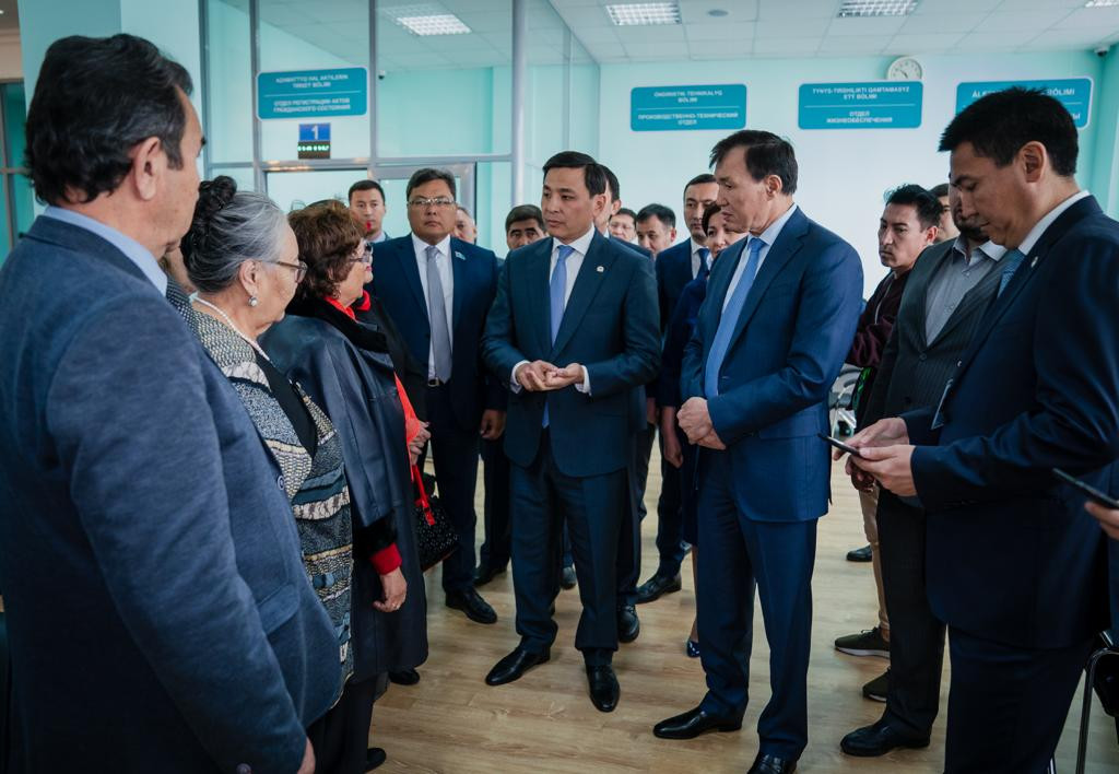 «Open اkimat» اشىلۋى: ا. كولگىنوۆ جانە ا. شپەكباەۆ ازاماتتاردى جەكە قابىلدادى