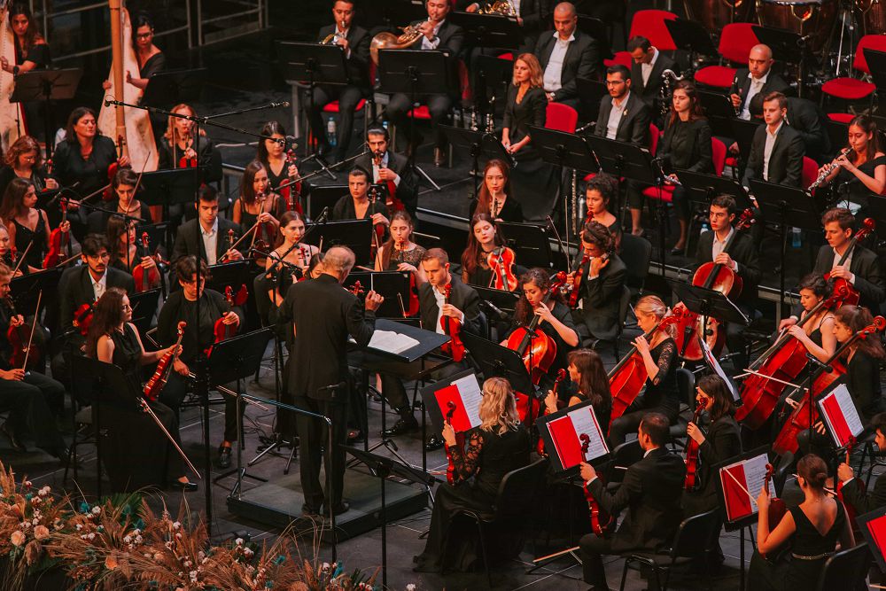 قازاقستاندىق مۋزىكانتتار تسينانداليدەگى كلاسسيكالىق مۋزىكا فەستيۆالىنە قاتىستى