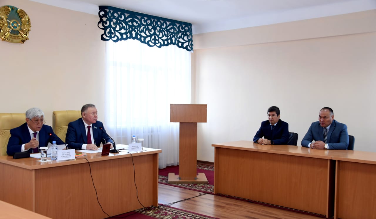 الماتى وبلىسىنىڭ اكىمى اماندىق باتالوۆ تالعار اۋدانىنىڭ اكتيۆىمەن جۇزدەستى