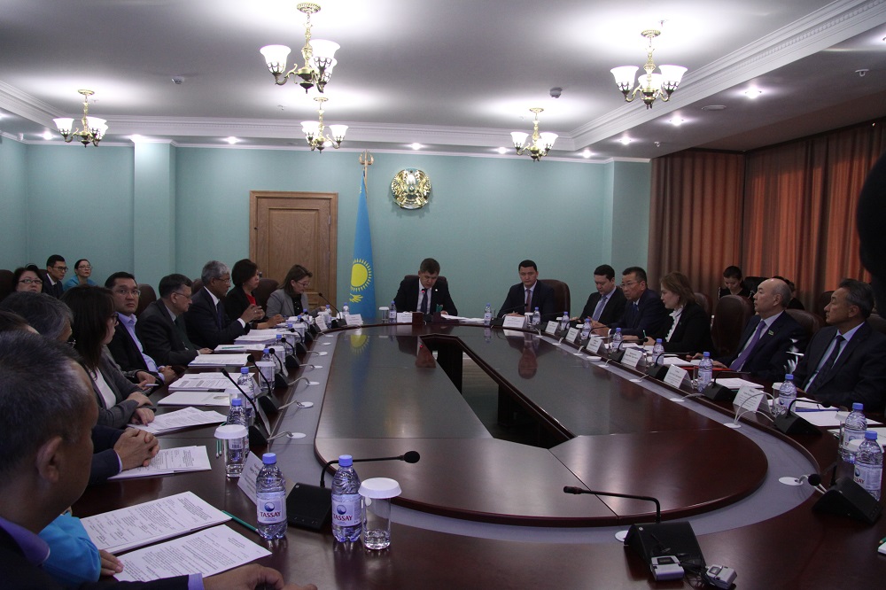 سەناتورلار دەنساۋلىق ساقتاۋ مينيسترلىگىنىڭ القا وتىرىسىنا قاتىستى