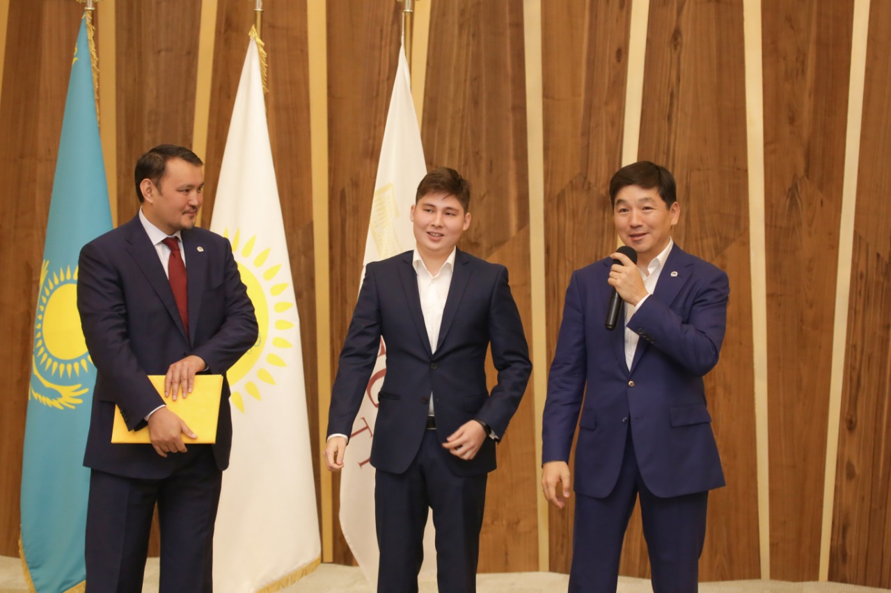 باۋىرجان بايبەك ەلباسىعا حات جازعان قازمزۋ تۇلەگىنە پارتيا بيلەتىن تابىستادى