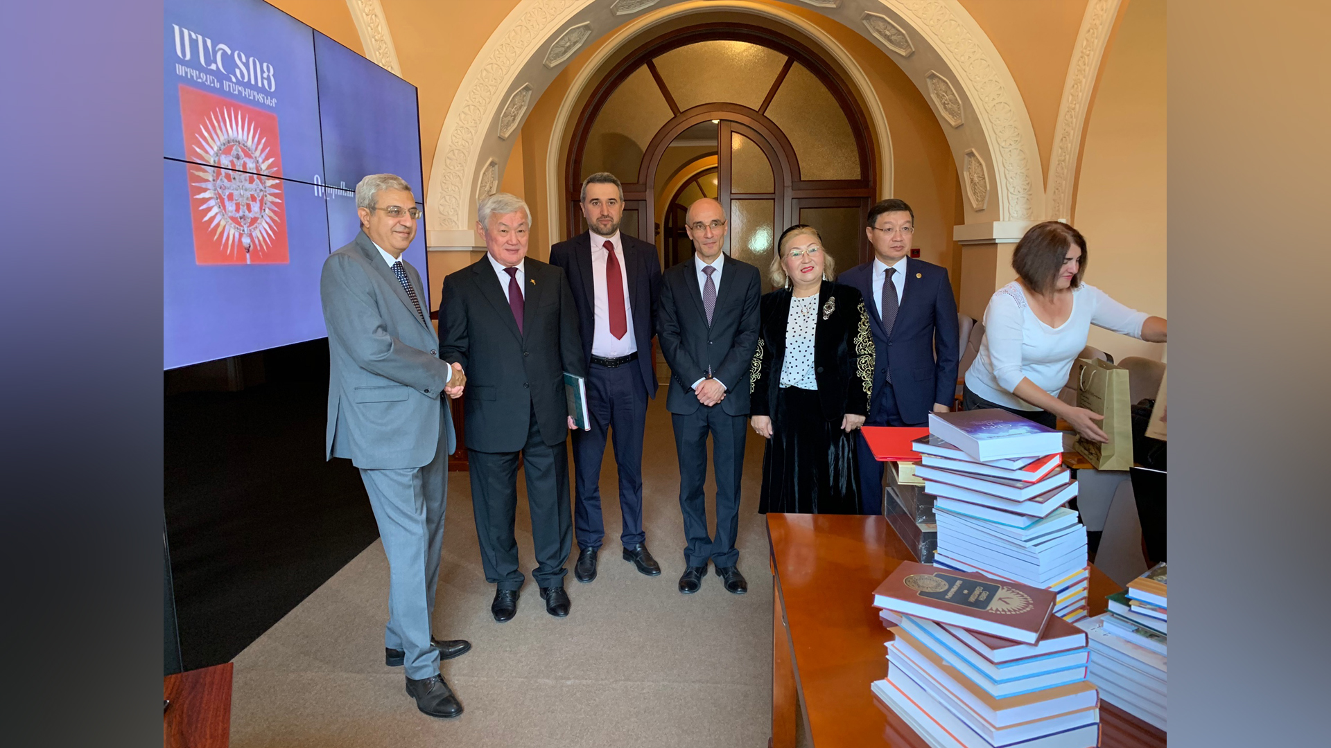 بەردىبەك ساپارباەۆ جۇمىس ساپارىمەن ارمەنياعا باردى