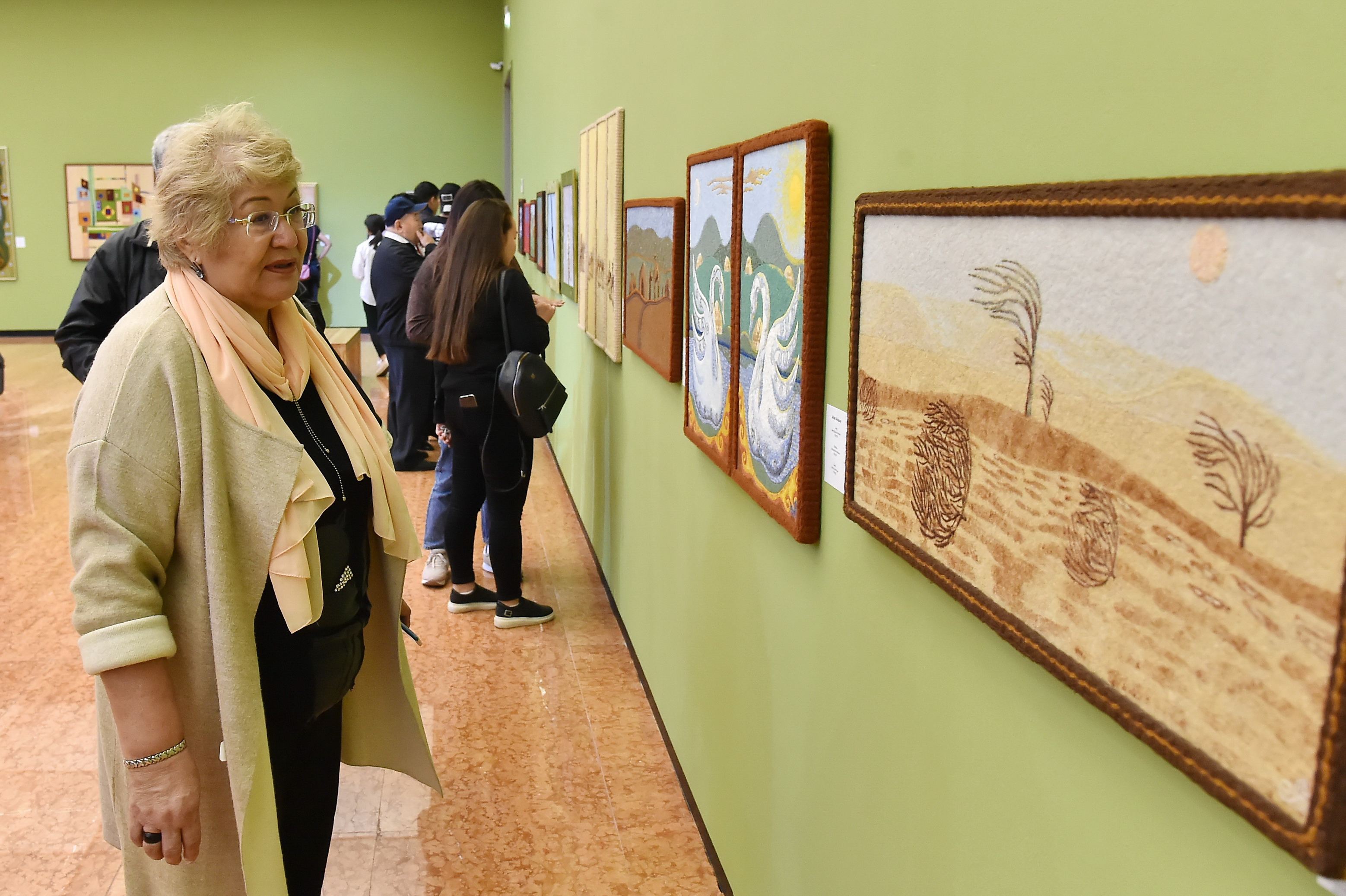 اعايىندى اڭقاۋوۆتاردىڭ ەرەكشە تەحنيكامەن وڭدەلگەن تۋىندىلارى كورمەگە قويىلدى